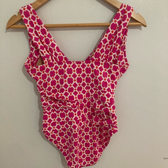 ♥️CLEARANCE♥️Garnet Hill Pink & Orange Geometric Print Swimsuit size 0 - Picture 2 of 4